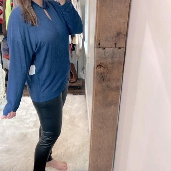 Time and Tru blue twist neck top long sleeve size medium - Picture 3 of 5